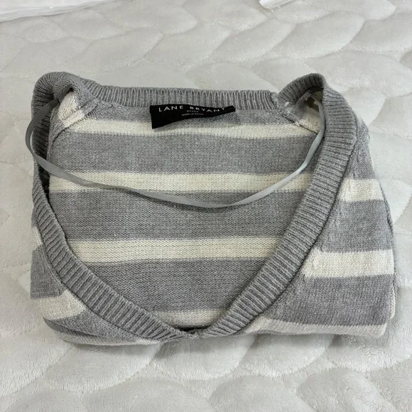 Lane Bryant Women's V-Neck Striped Short Sleeve Sweater Top Gray White 22/24 - Picture 8 of 8